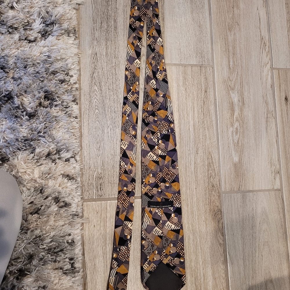 Geometric tie - Picture 2 of 2